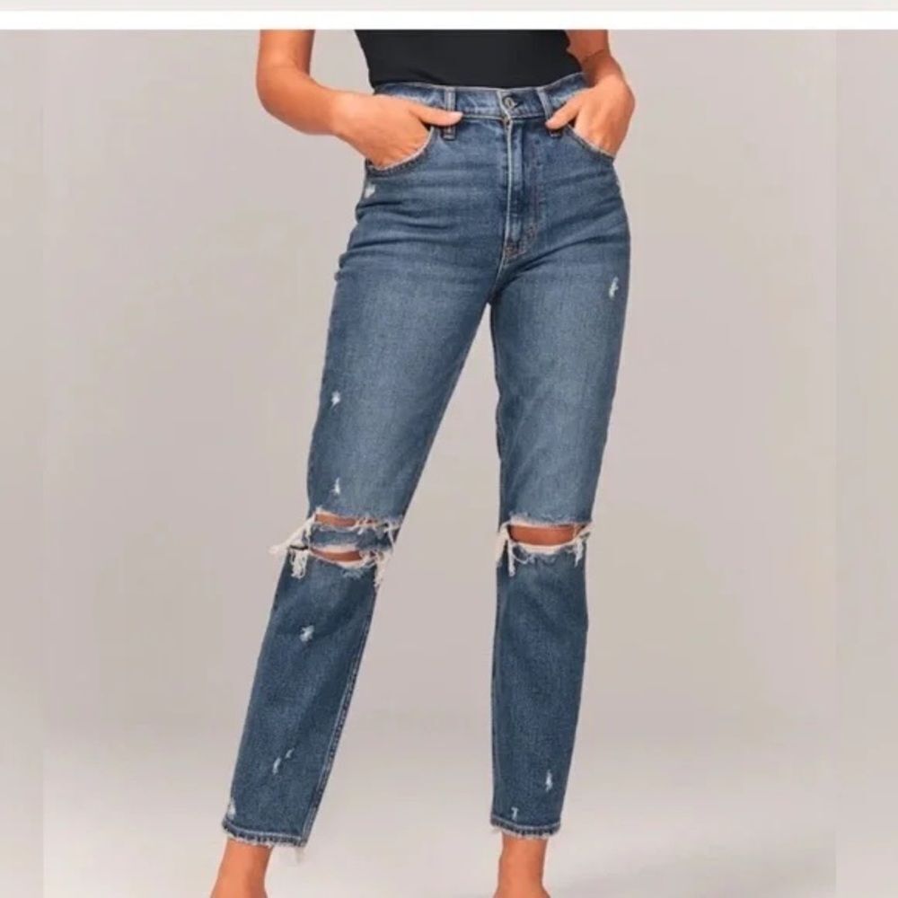 ABERCROMBIE THE MOM HIGH RISE DISTRESSED JEANS SIZE 2